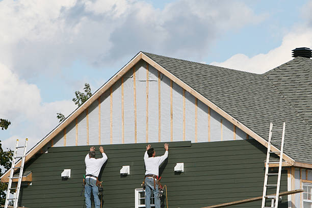 Professional Vinyl Siding technician working in Sea Cliff, NY